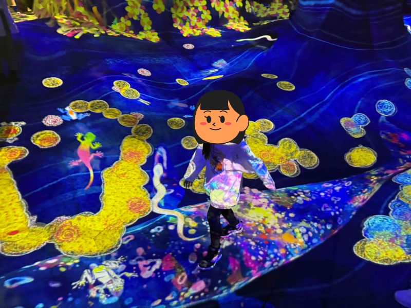 チームラボ バイオヴォルテックス京都「グラフィティネイチャーと鼓動する大地」の展示