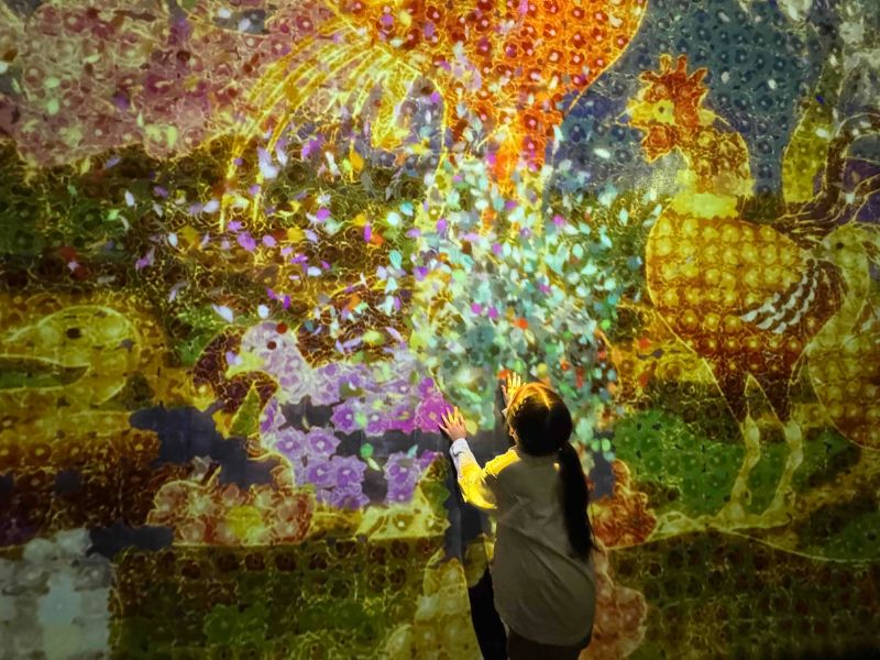 チームラボ バイオヴォルテックス京都「Nirvana: Fleeting Flowers」展示の様子