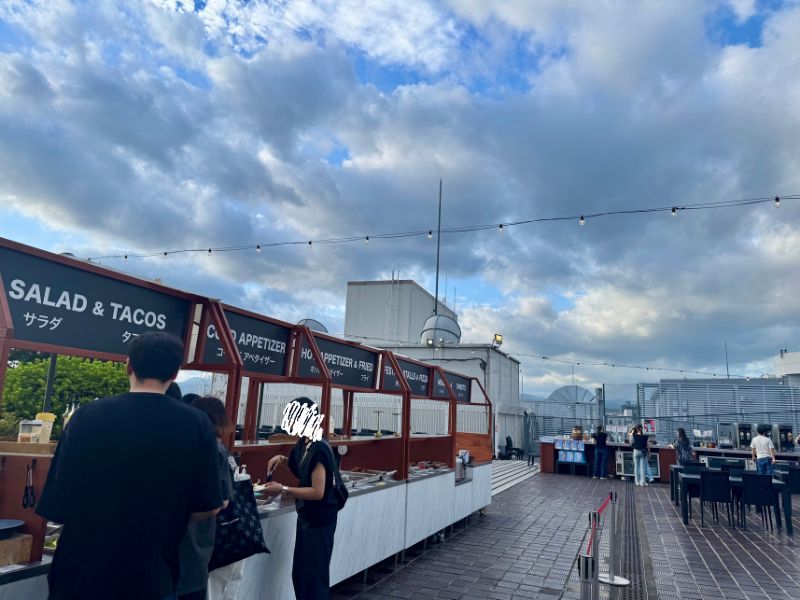 京都高島屋S.C.屋上ビアガーデンのデリビュッフェ会場